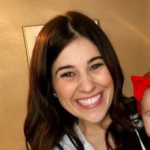 Meet your Posher, Elise